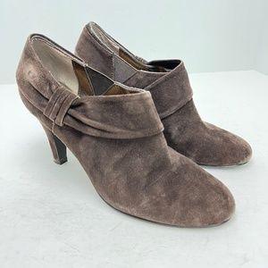 TAHARI Dark Chocolate Brown Genuine Leather Suede GRANT High Heels Pumps 7.5